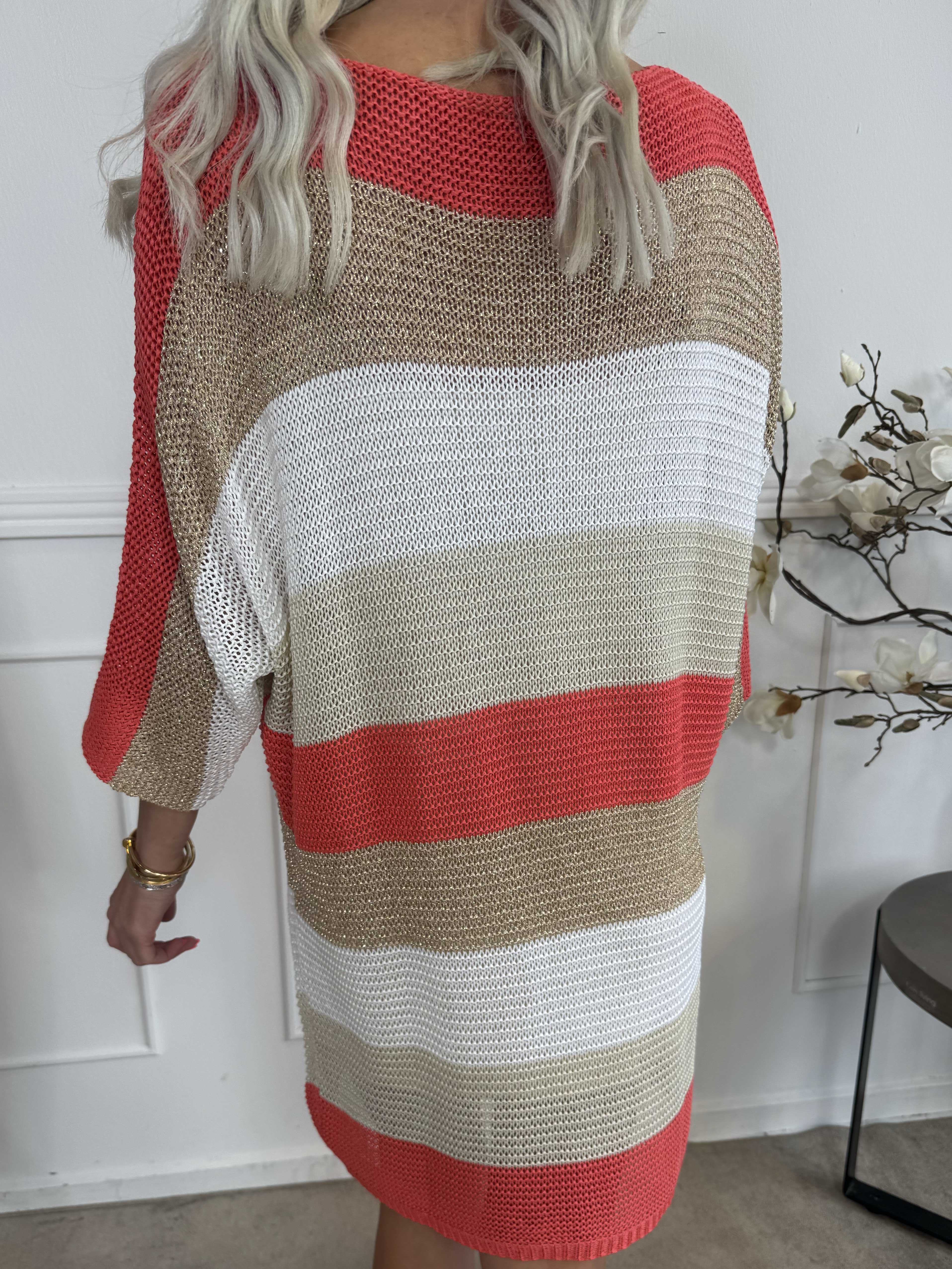 Nina Long - Randig stickad klänning med glittertrådar